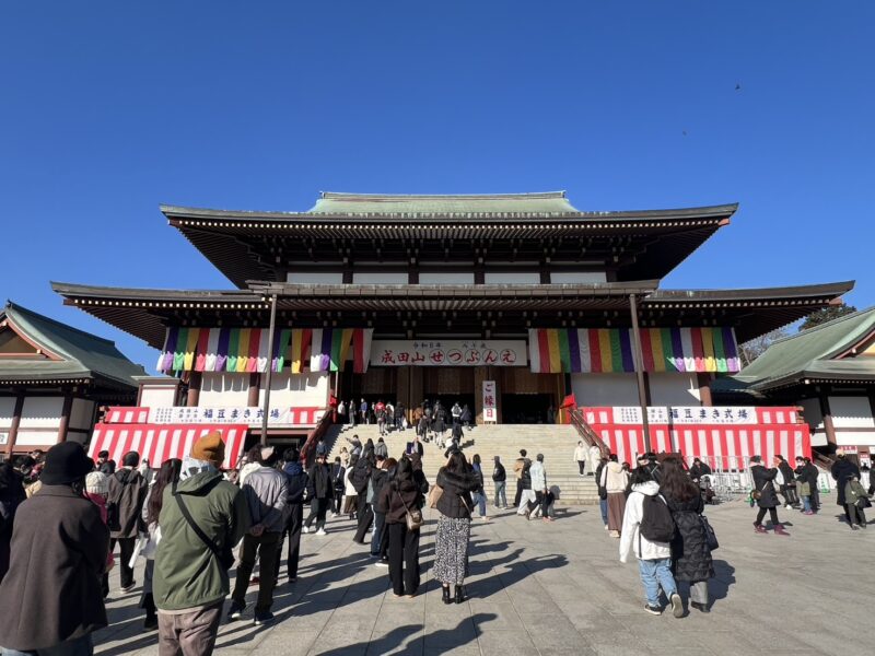 If your flight departs after 5 PM, you can still enjoy sightseeing! Before heading to the airport, visit Naritasan Shinshoji Temple to experience traditional Japanese culture.